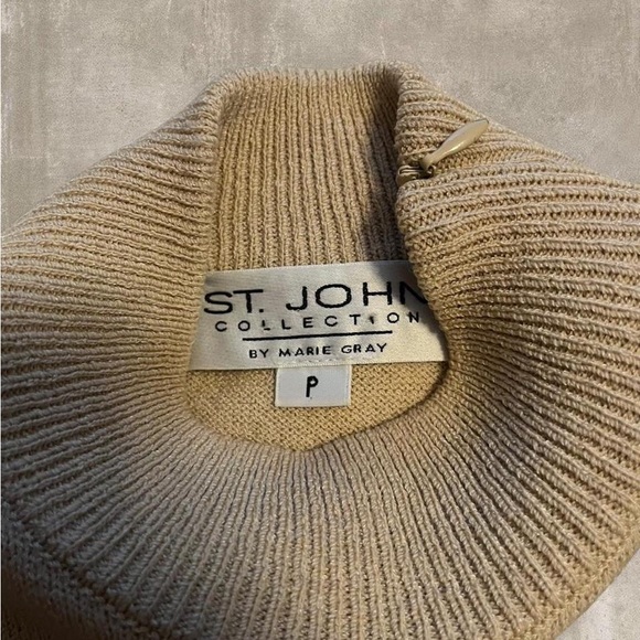 St. John Beige Turtleneck Sweater with Black Rope & Belt Graphic - Picture 3 of 3